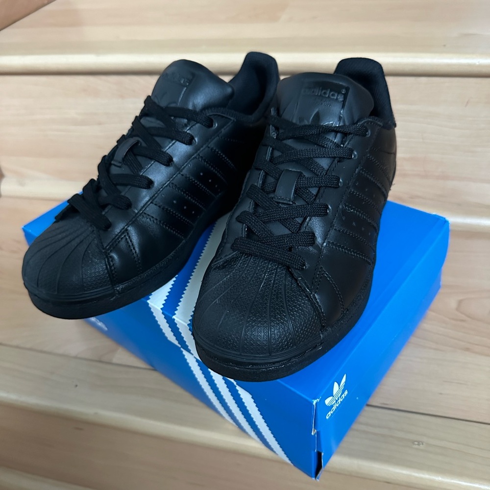 Adidas Superstar sneakers 4Y. Fits like a women’s 6.5. Worn only a few times.